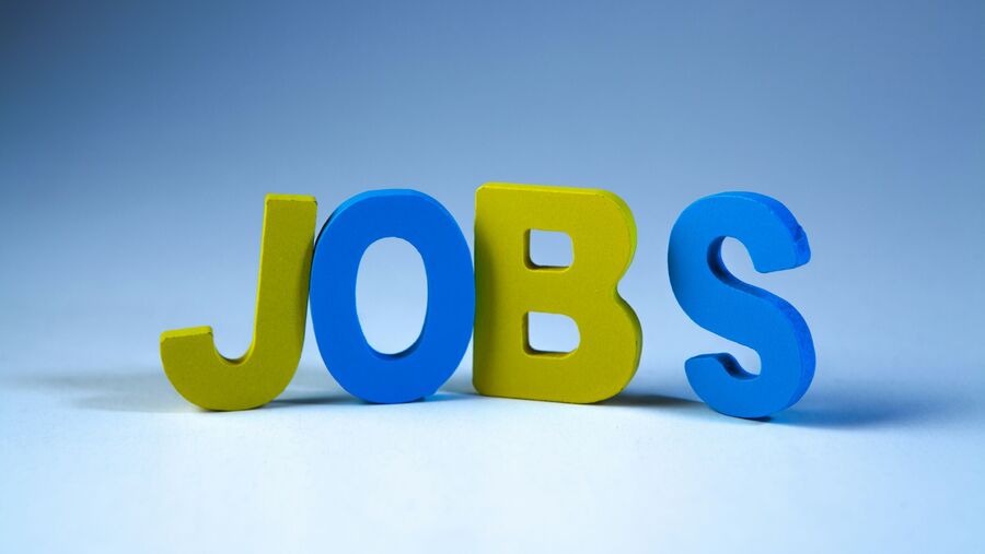 Das Wort Jobs steht in bunten Blockbuchstaben